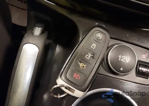 2014 Ford Escape Titanium z USA, uszkodzony, nr VIN 1FMCU9J98EUD57232